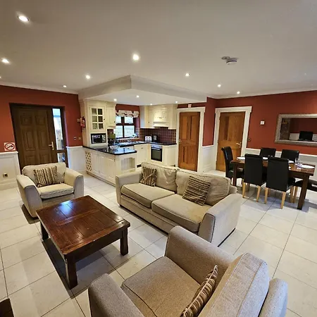 Holiday home 7 Clos Na Feirme Four Bedroom House With Hot Tub *